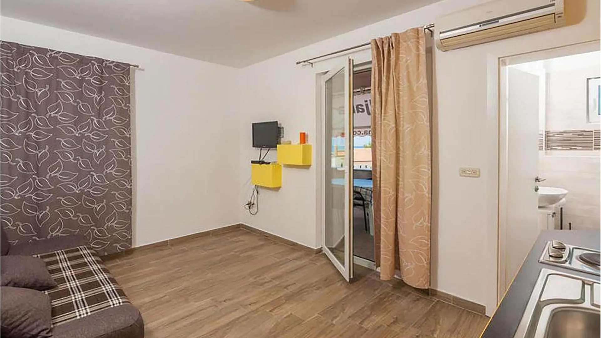 Lovely Apartment In Povljana With Kitchen 0*,