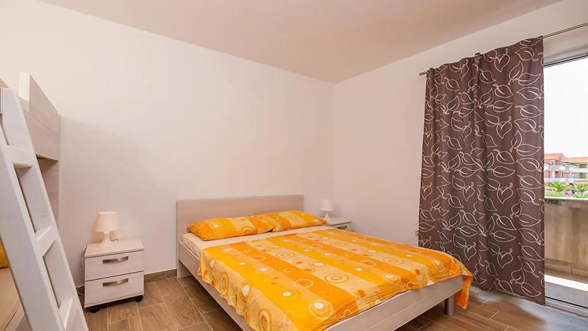 Lovely Apartment In Povljana With Kitchen