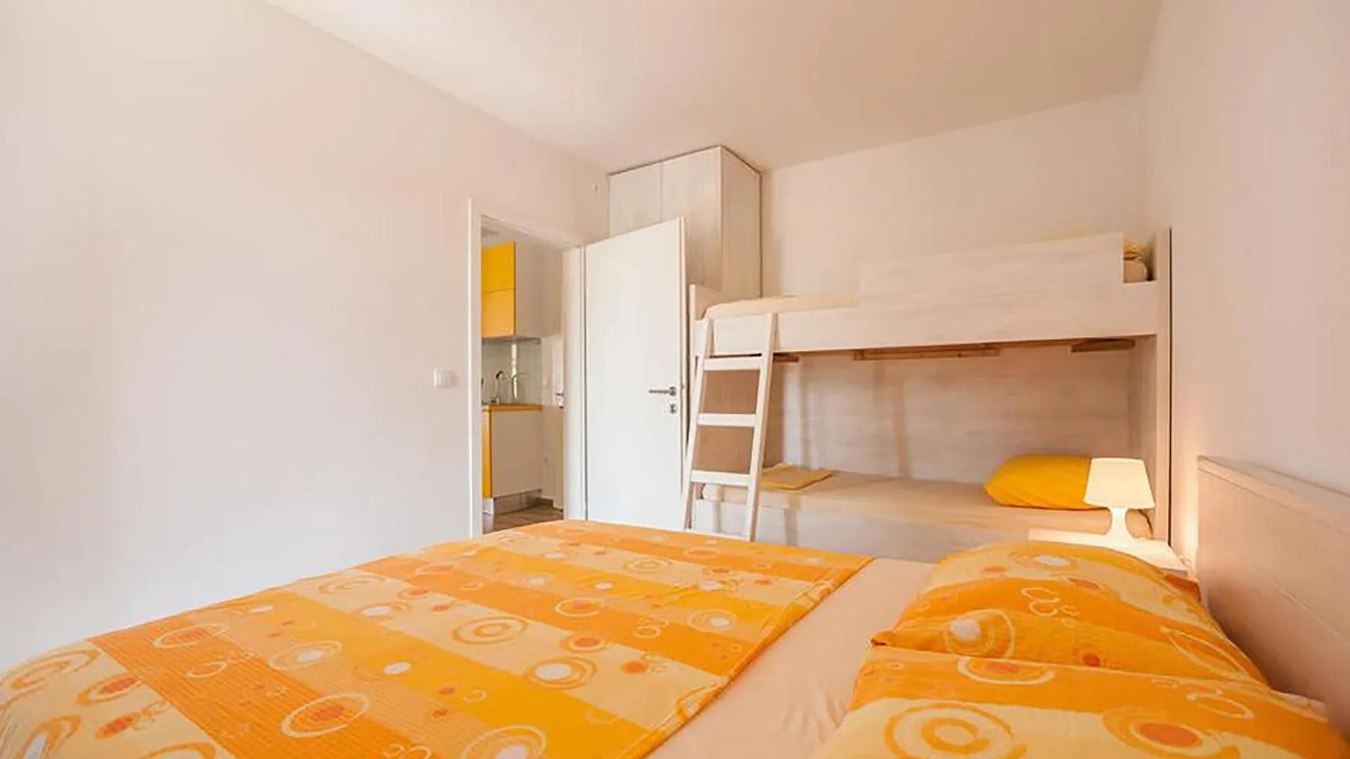 Lovely Apartment In Povljana With Kitchen