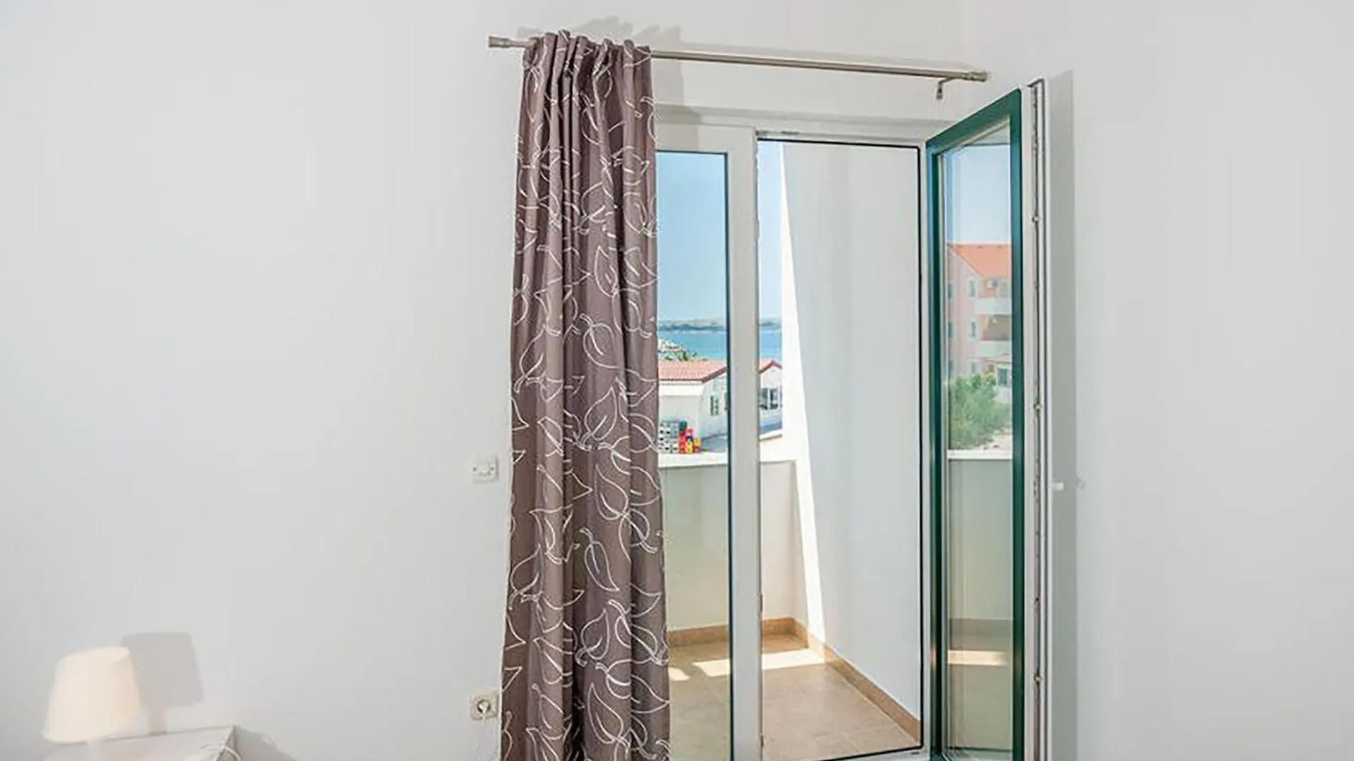 Lovely Apartment In Povljana With Kitchen